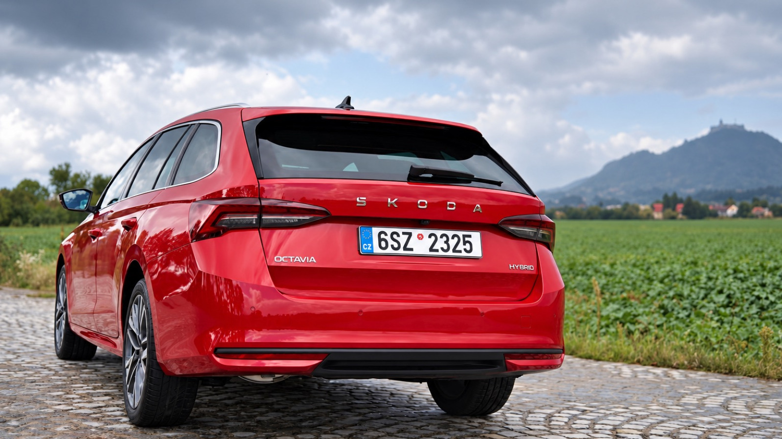 Skoda Octavia впервые получила полноценную гибридную силовую установку