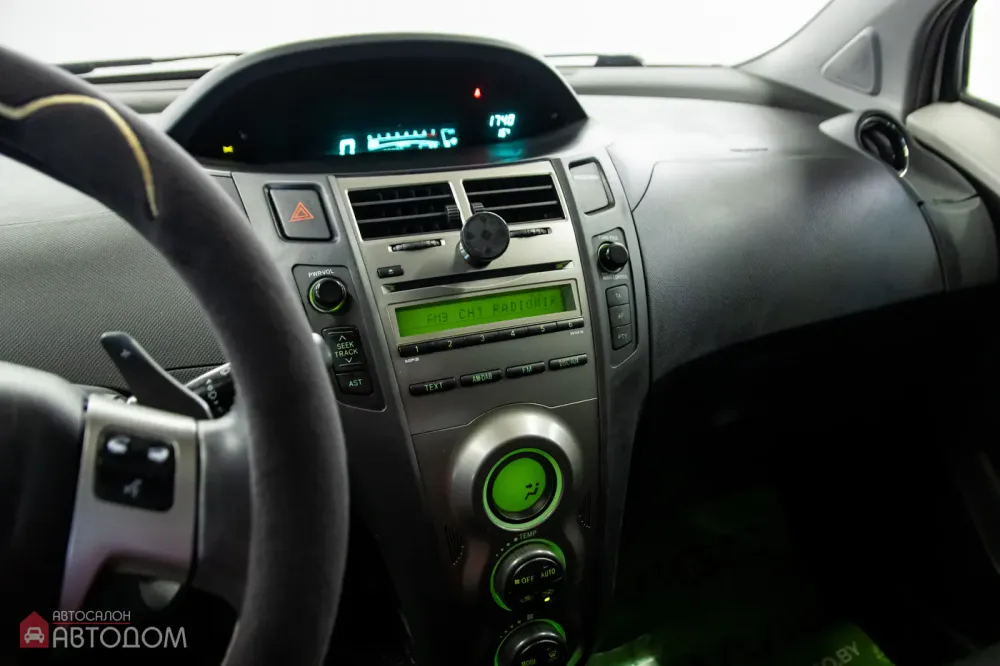 Продажа Toyota Yaris II Рестайлинг, 2011г., Минск Минск - изображение 10