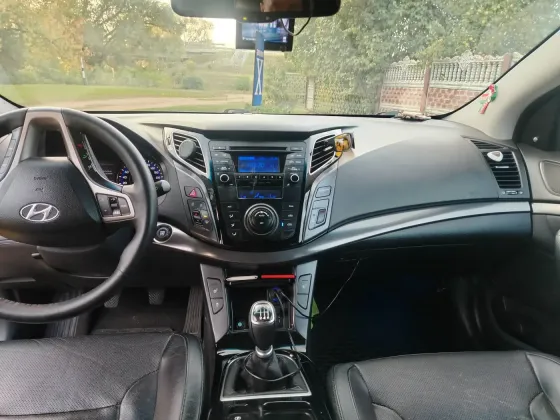 Продажа Hyundai i40 I, 2012г., Столбцы Столбцы