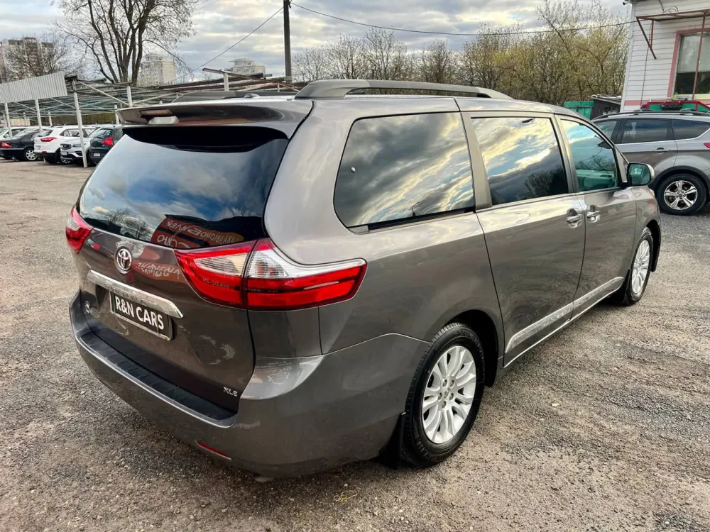 Продажа Toyota Sienna III Рестайлинг 2, 2017г., Минск Минск - изображение 16