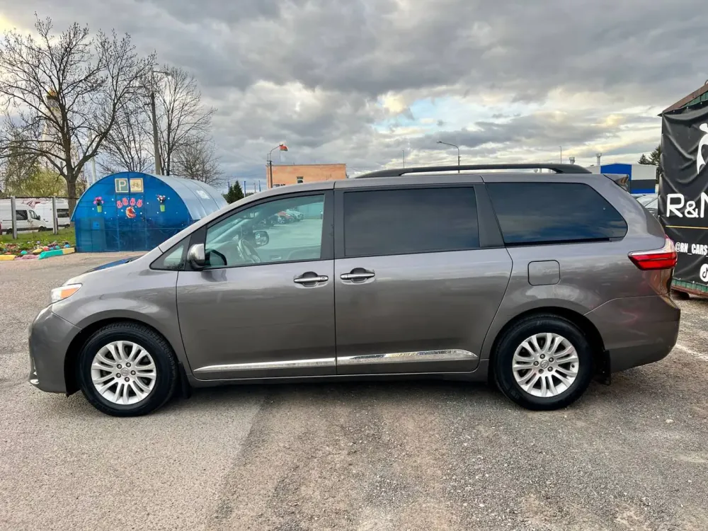 Продажа Toyota Sienna III Рестайлинг 2, 2017г., Минск Минск - изображение 14