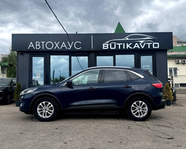 Внедорожник Ford Kuga III (2021)