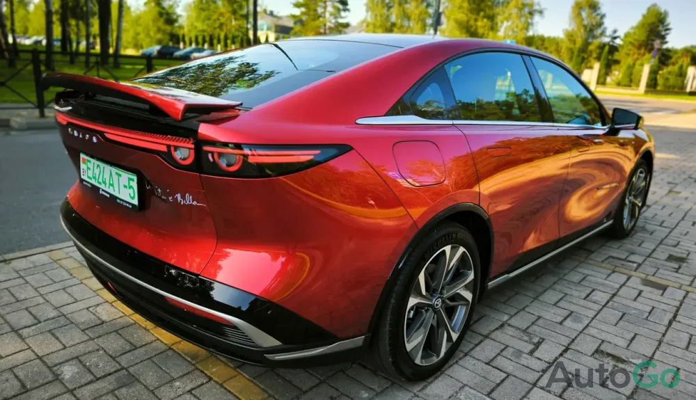 Хэтчбек Mazda EZ-6 I (2025)