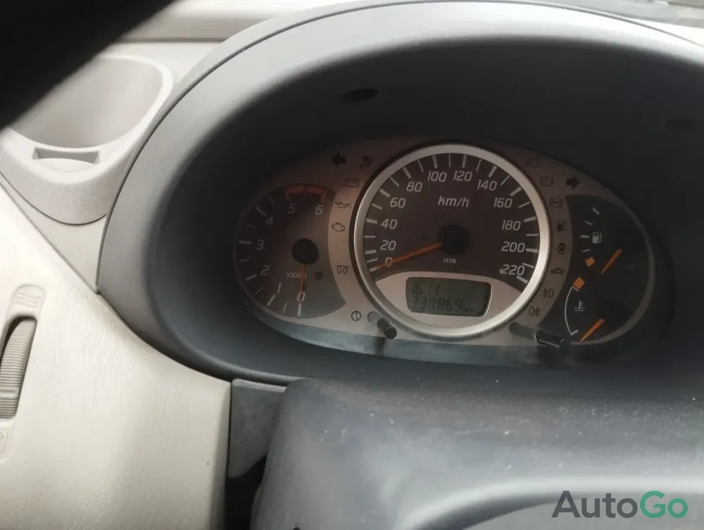 Продажа Nissan Almera Tino, 2000 г., Осиповичи Осиповичи - изображение 3