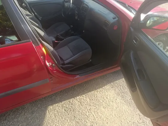 Продажа Toyota Avensis I Рестайлинг, 2001 г., Поставы Поставы