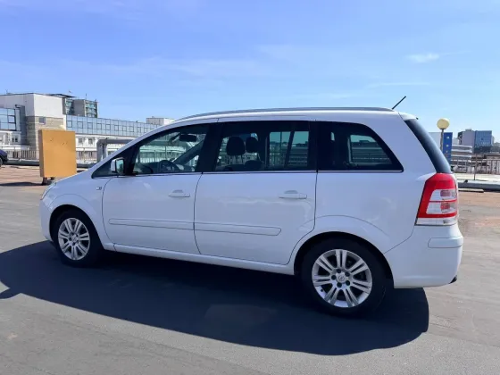 Продажа Opel Zafira (B) Рестайлинг, 2011 г., Минск Минск