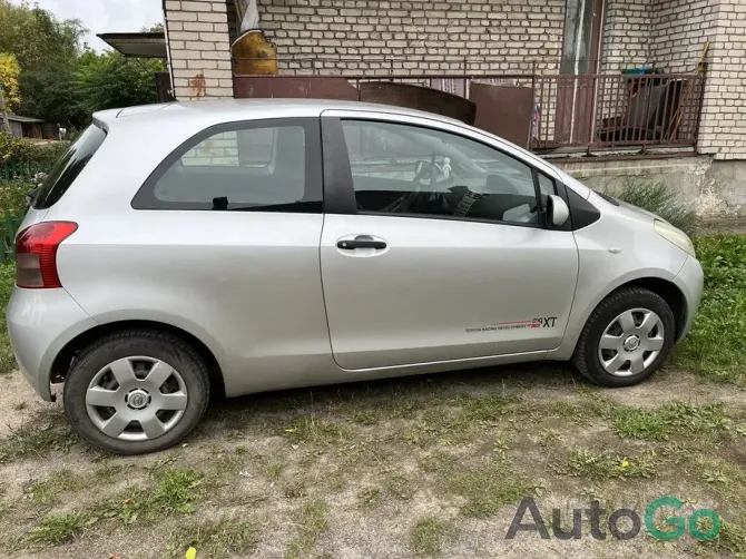 Хэтчбек Toyota Yaris II (2007)
