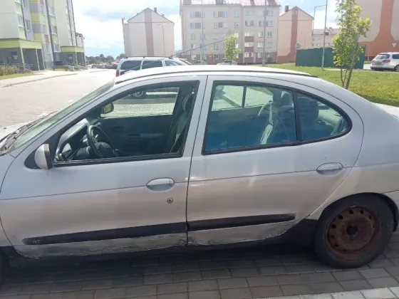 Продам авто Reno 2001 года Столбцы