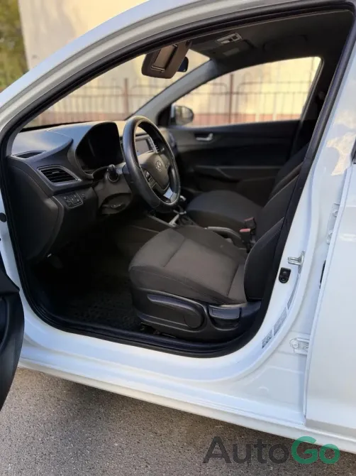  Accent V (HC)