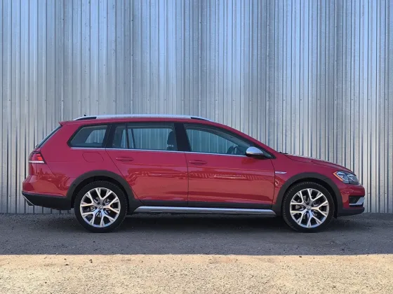 Продажа Volkswagen Golf VII (Mk7) Рестайлинг, 2019 г., Минск Минск
