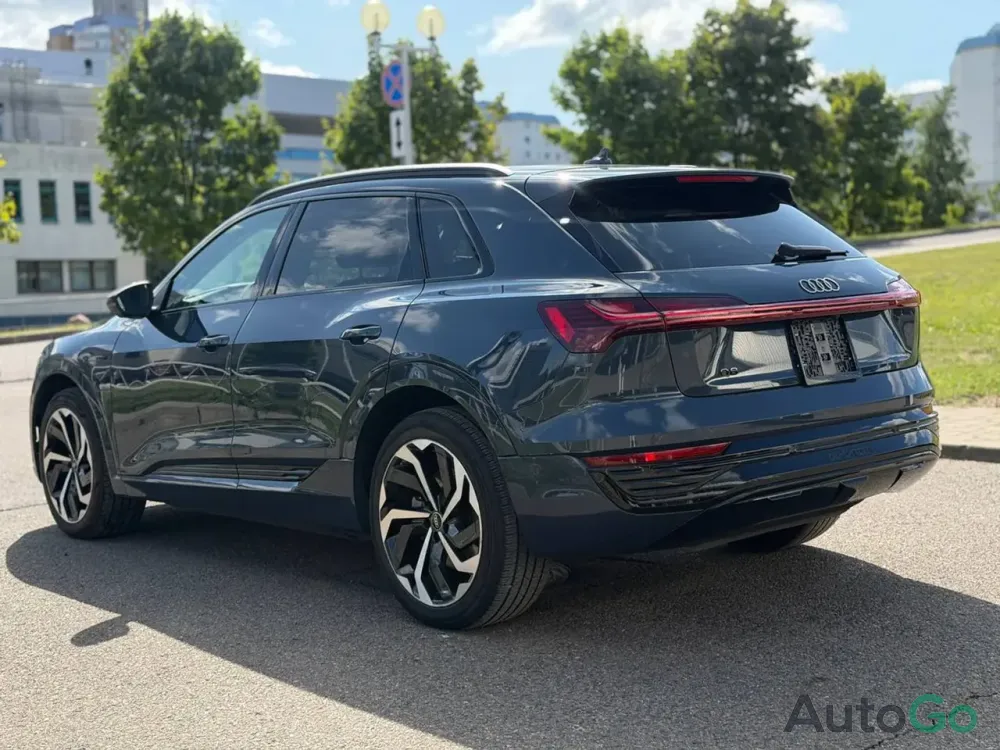  Q8 e-tron I