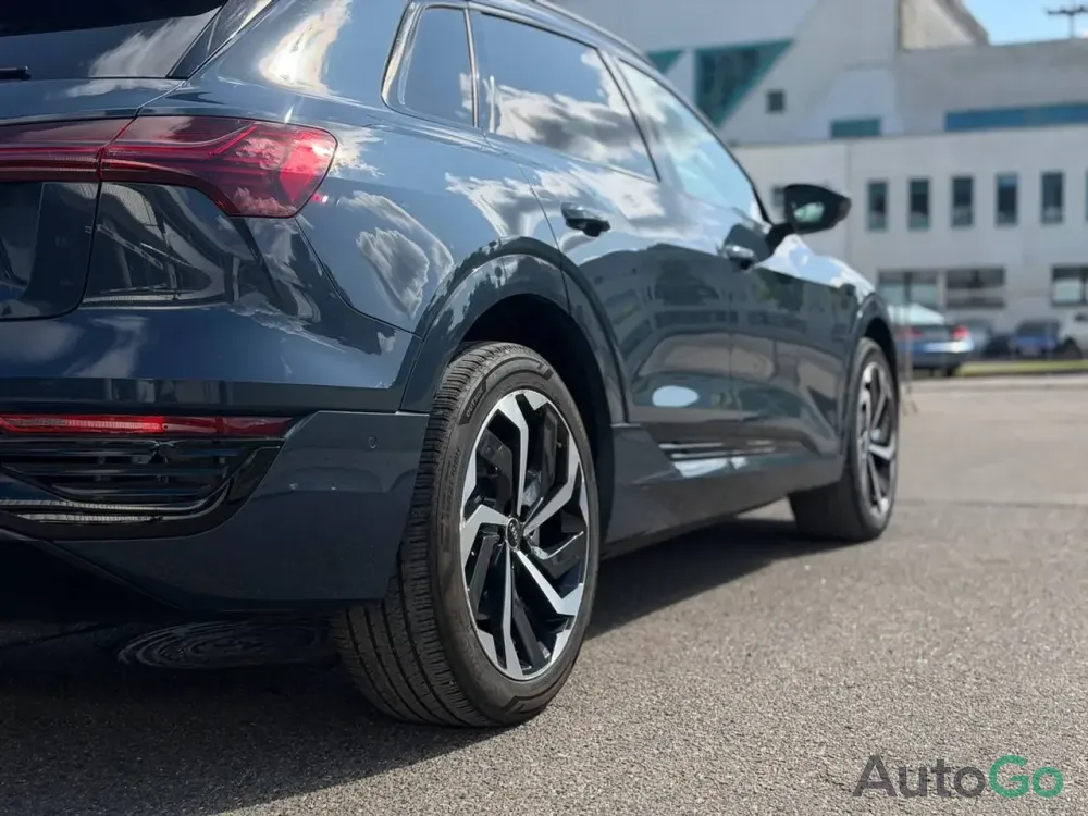  Q8 e-tron I