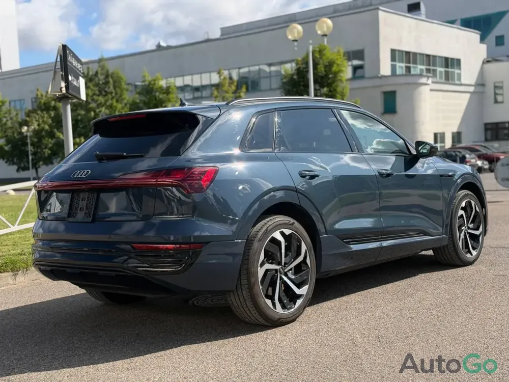  Q8 e-tron I