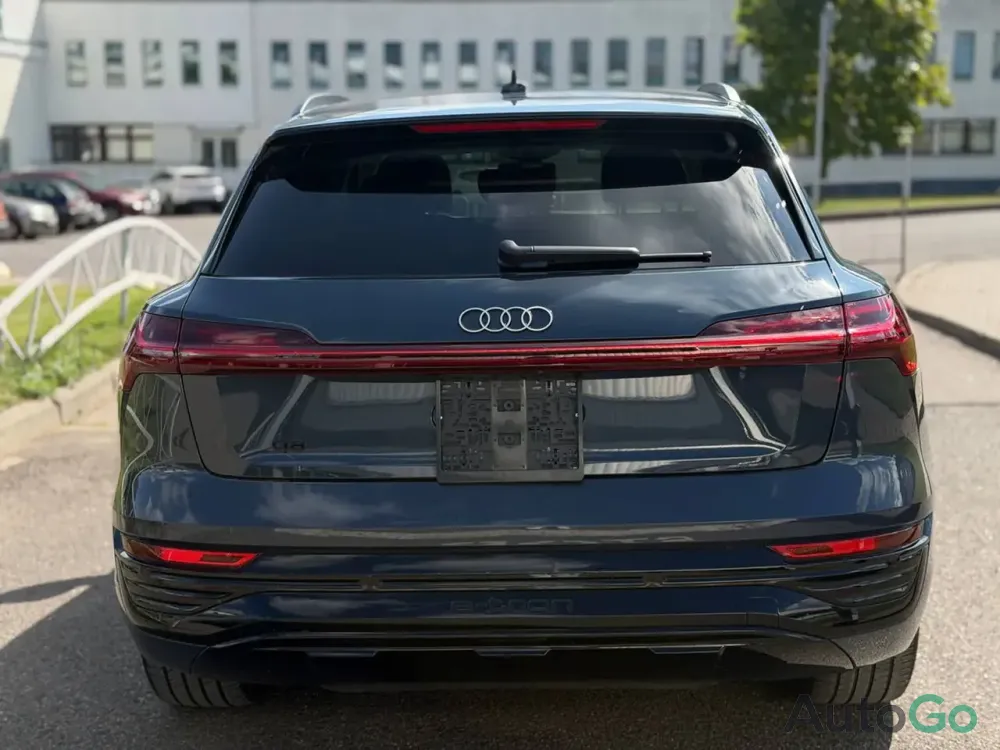  Q8 e-tron I