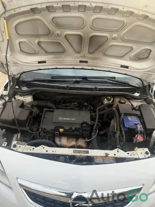 Продажа Opel Astra J, 2010г., Ивье Ивье - изображение 12
