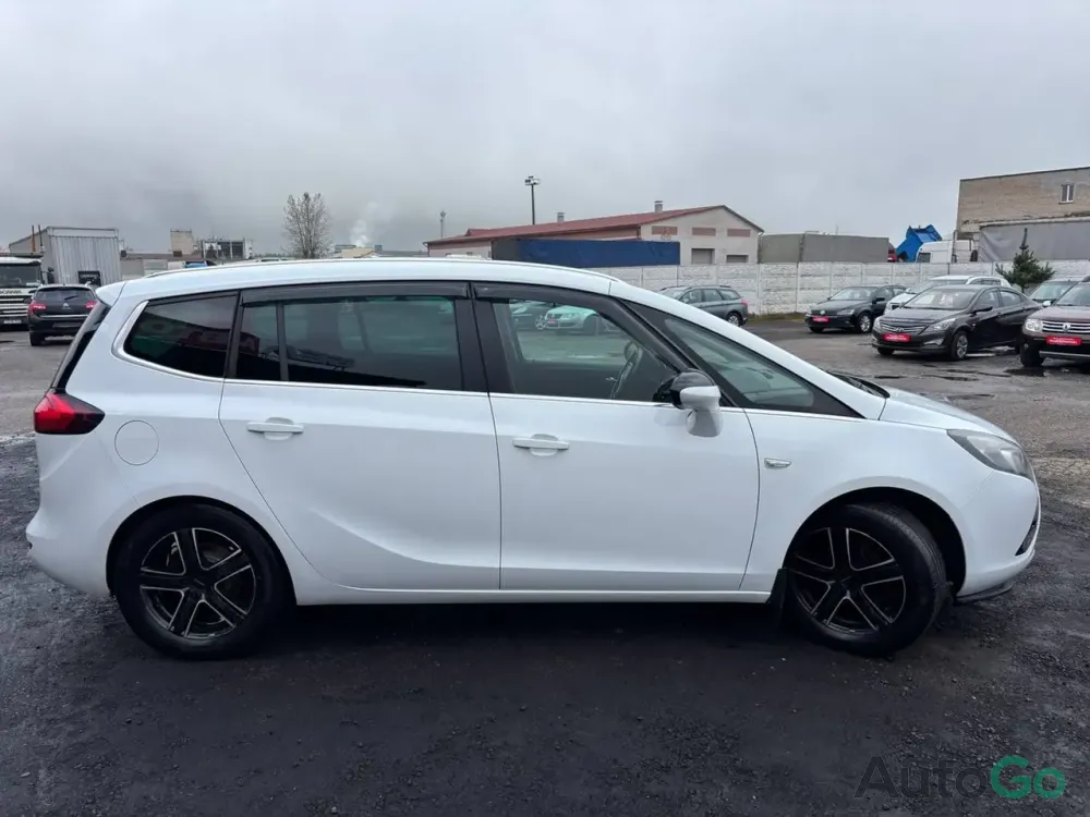  Zafira C
