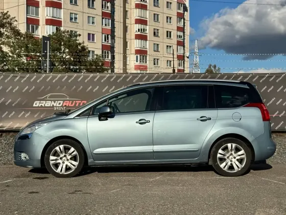 Продажа Peugeot 5008 I, 2010г., Брест Брест