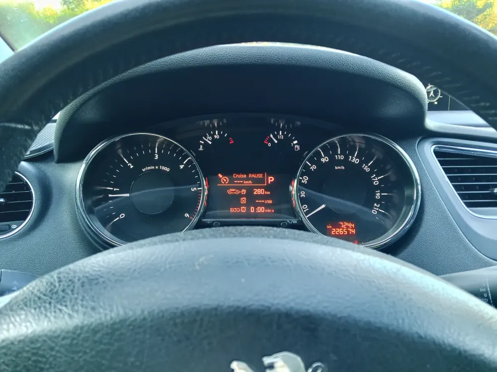 Продажа Peugeot 5008 I Рестайлинг, 2015г., Столбцы Столбцы - изображение 14