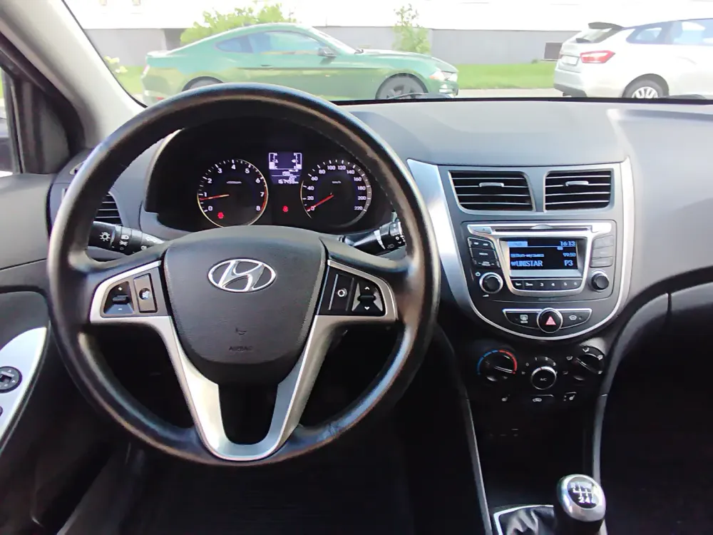 Продажа Hyundai Solaris I Рестайлинг, 2015г., Минск Минск - изображение 12