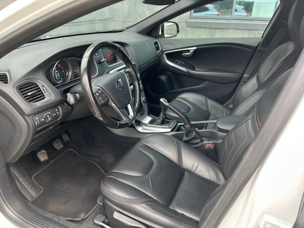 Продажа Volvo V40 II, 2015 г. в Минске Минск - изображение 2