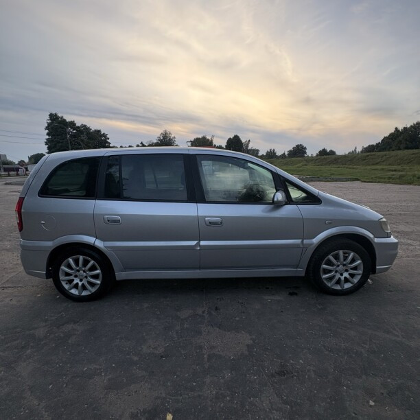 Продажа Opel Zafira A · Рестайлинг, 7 мест, 2004 г. в Полоцке Полоцк - изображение 4